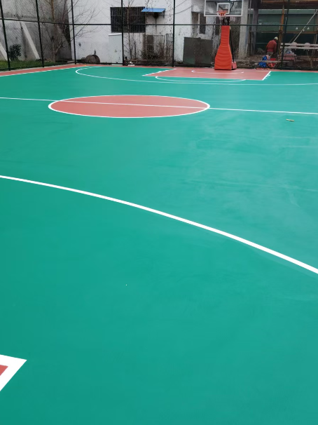 明光 球场长期使用易出现地面开裂